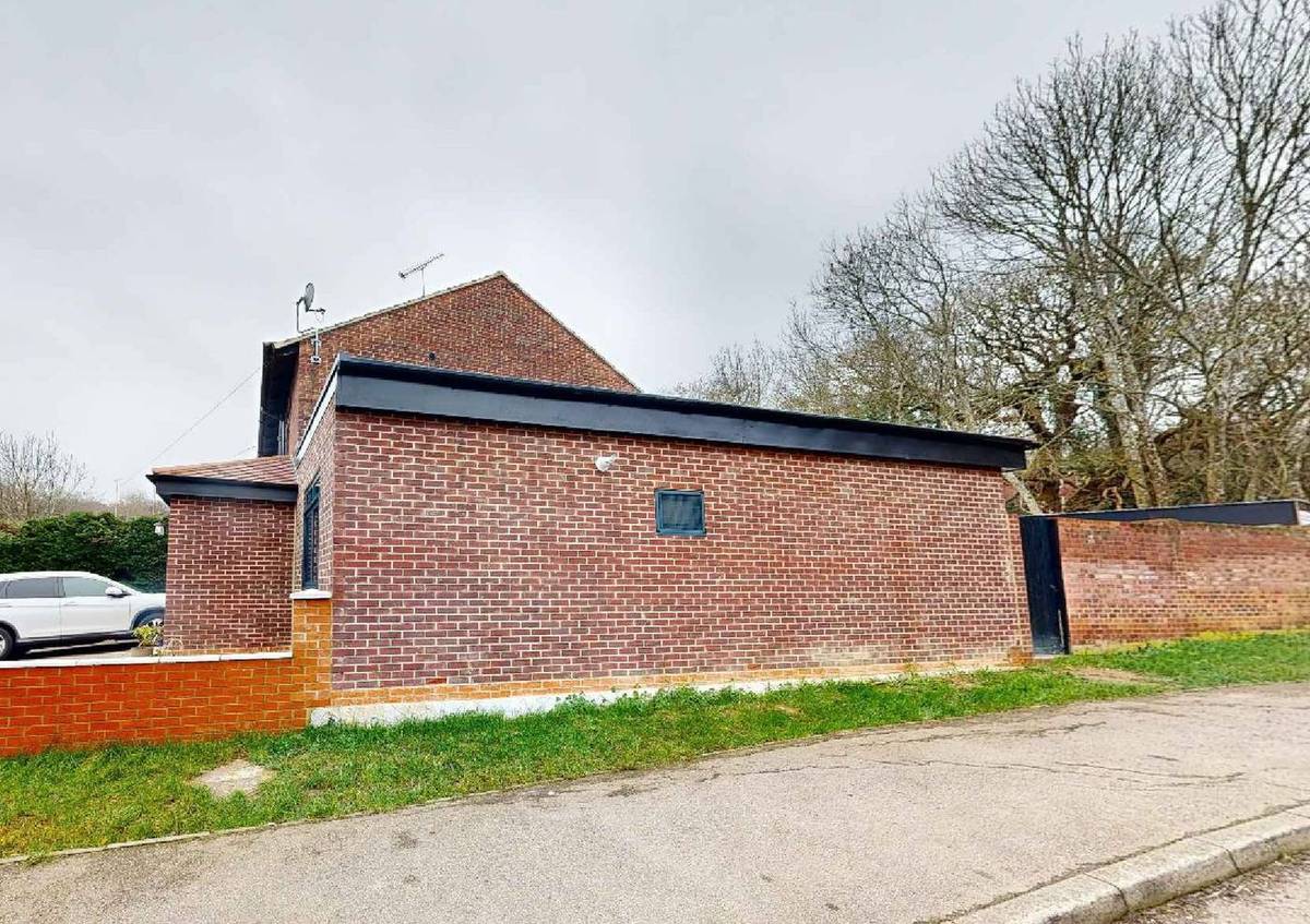 Existing single-storey side extension facing Alders Avenue (site photographs)